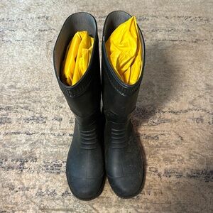 Pariis Rain boots equestrian and rain suit